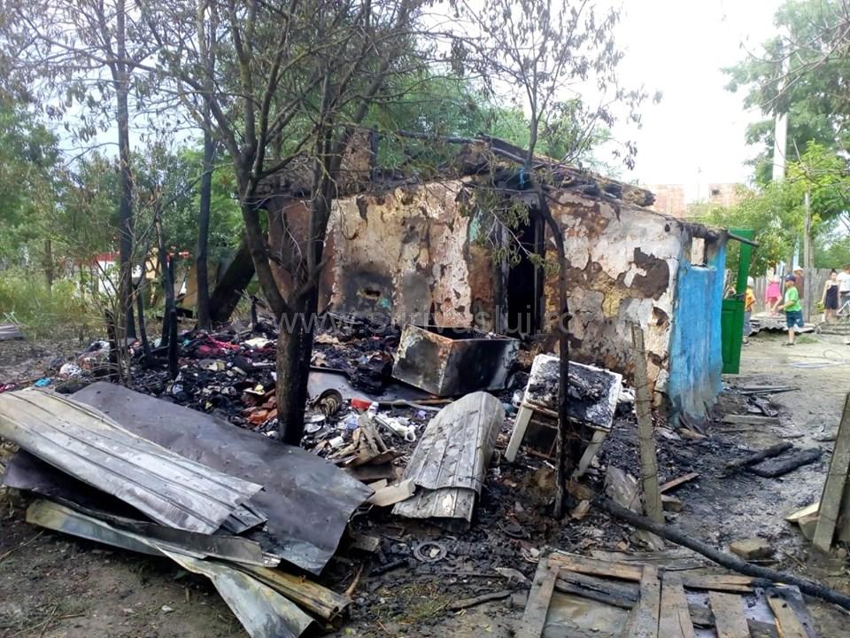 Locuință distrusă de flăcări în comuna Tutova