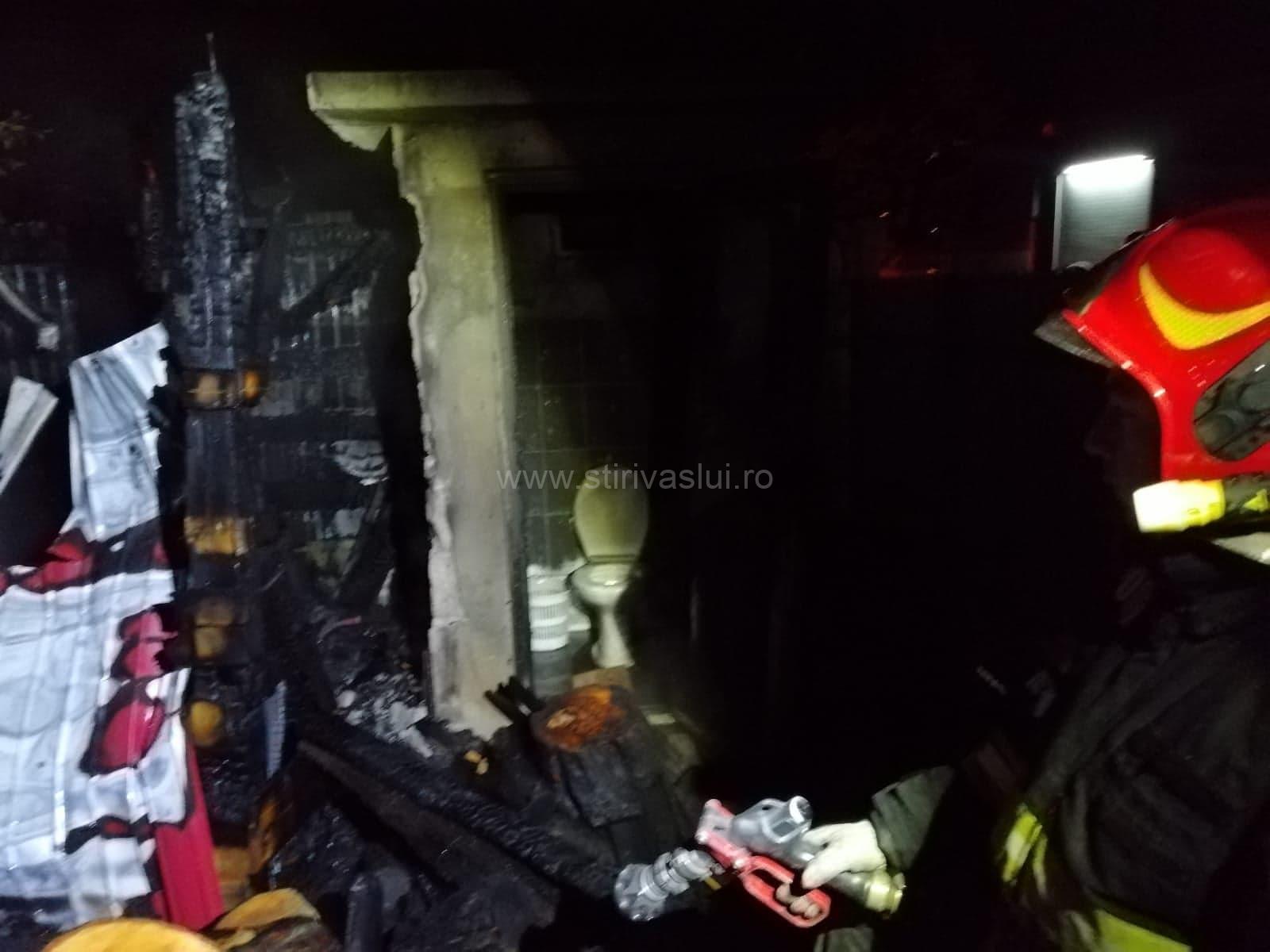 Incendiu la o gospodărie, pe strada Dumitru Pătraș, din Huși