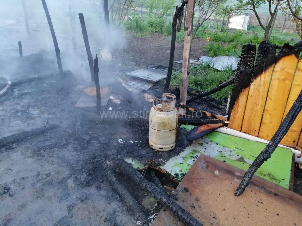 Incendiu locuință din localitatea Vinețești, comuna Oltenești 2