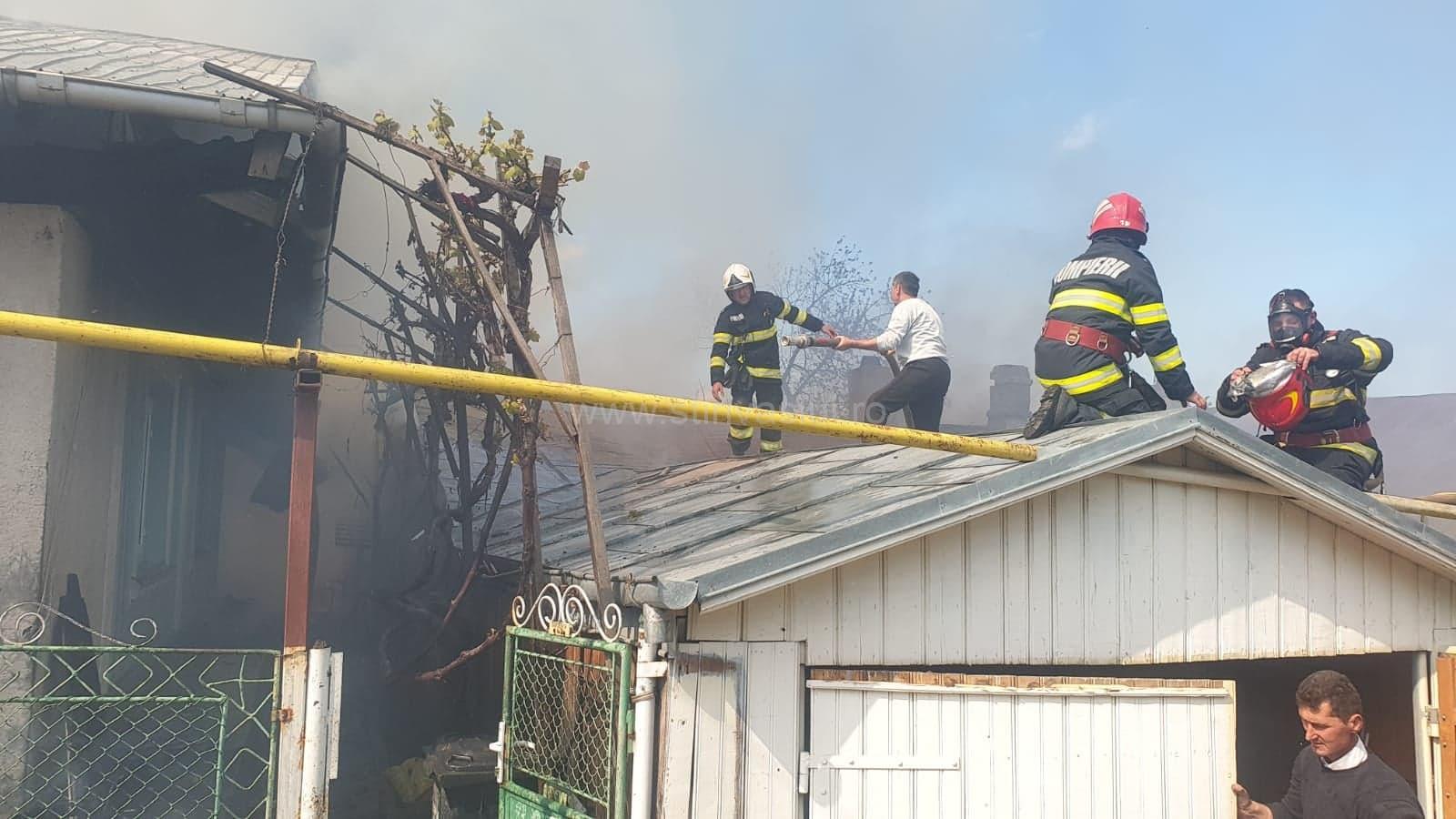 Incendiu puternic la Bârlad. Șase gospodării în flăcări