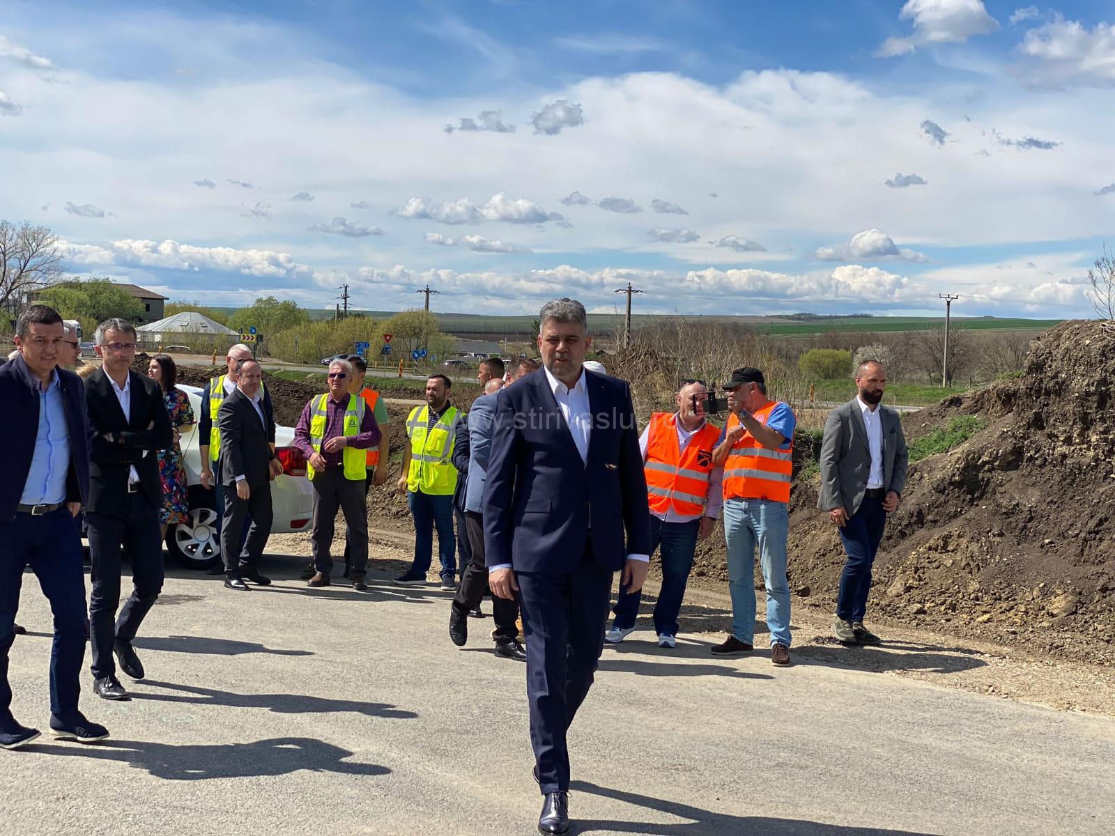 Premierul Marcel Ciolacu a vizitat noua șosea de centură a Bârladului